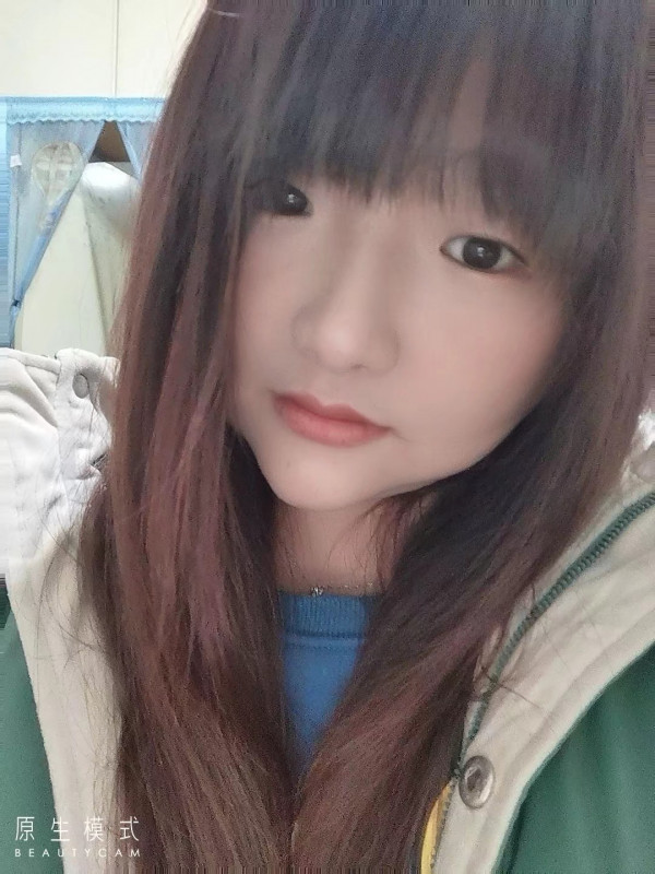 年轻的小胖妹